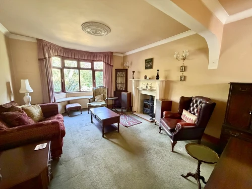 Detached House Photo 2