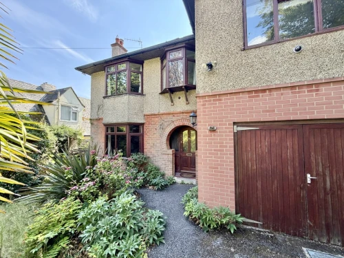Detached House Photo 4