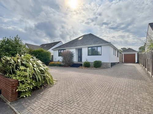 Detached Bungalow Main Photo