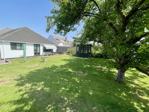 Detached Bungalow Photo 4