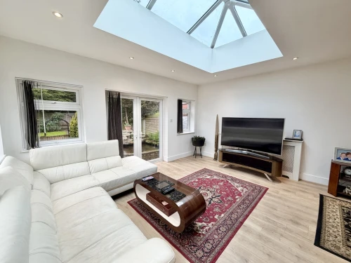 Detached Bungalow Photo 3