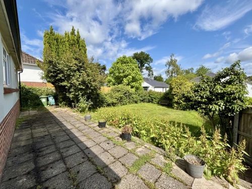 Detached Bungalow Photo 3
