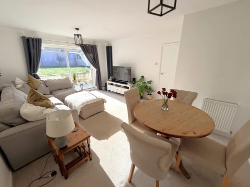 Detached Bungalow Photo 2