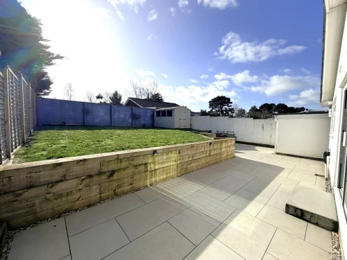 Detached Bungalow Photo 4