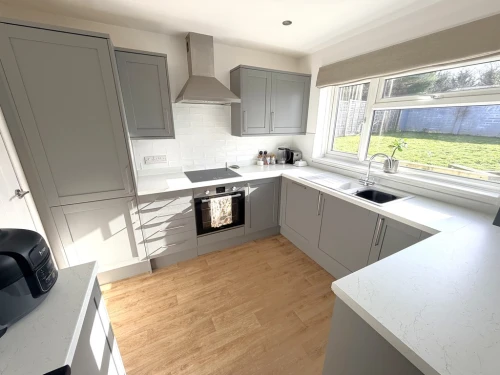 Detached Bungalow Photo 3