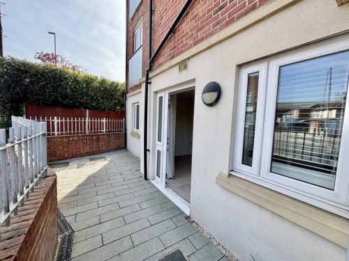 Ground Floor Flat Photo 2