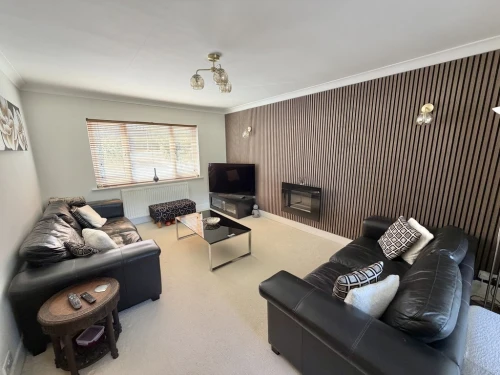 Detached House Photo 2