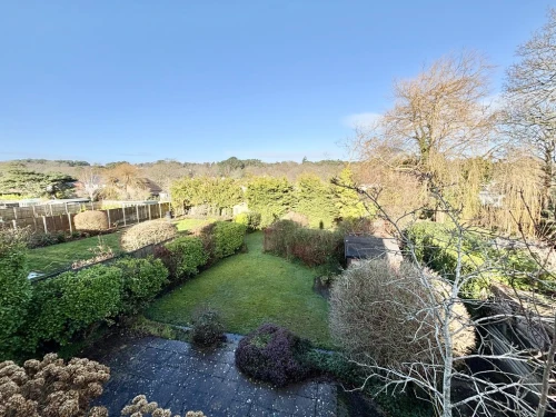 Detached House Photo 4