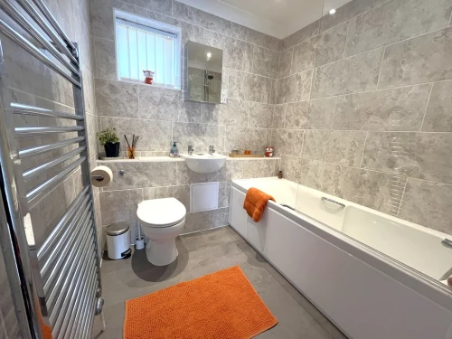 Detached Bungalow Photo 4