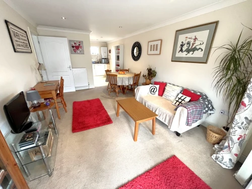 Detached Bungalow Photo 2