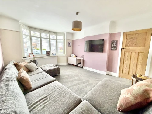 Detached House Photo 2