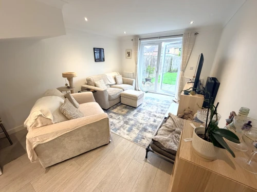 Semi-Detached House Photo 2