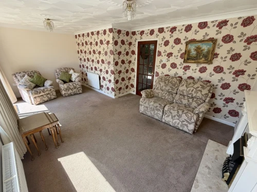 Detached Bungalow Photo 4