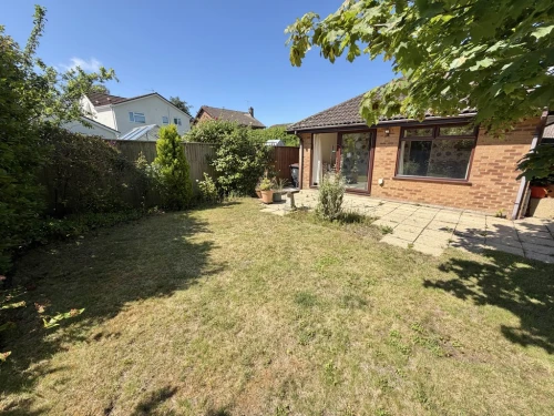 Detached Bungalow Photo 3