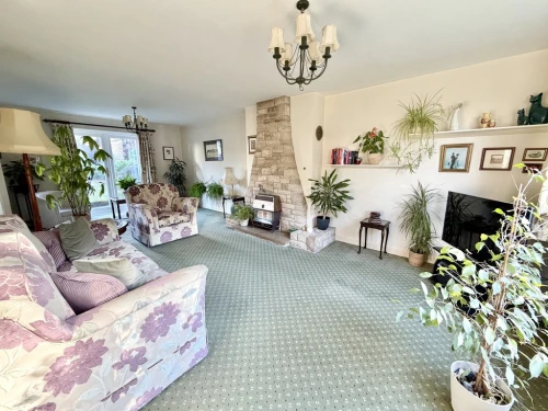 Detached House Photo 2