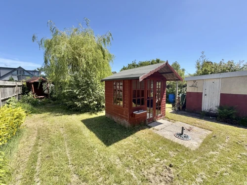 Detached Bungalow Photo 4