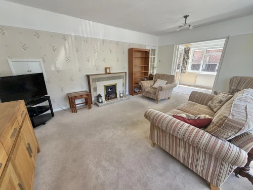 Detached Bungalow Photo 2