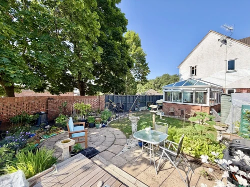 End Terraced House Photo 2