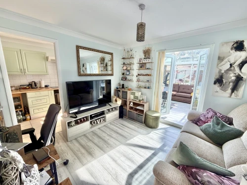 End Terraced House Photo 3