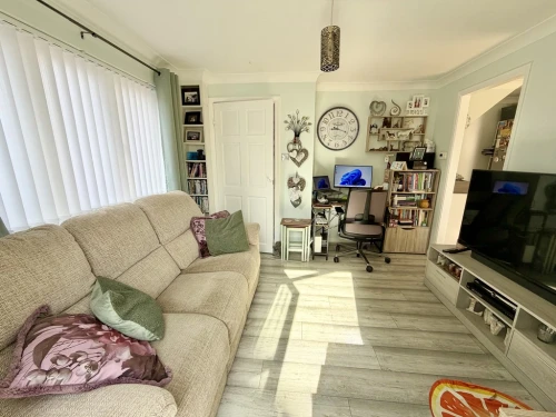 End Terraced House Photo 4