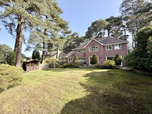 Detached House Main Photo