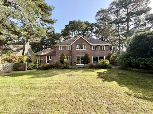 Detached House Main Photo