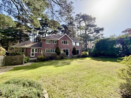 Detached House Main Photo