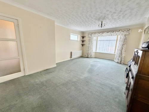Detached Bungalow Photo 2