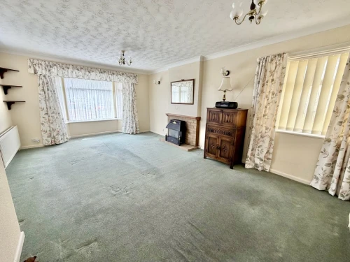 Detached Bungalow Photo 4