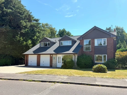 Detached House Main Photo