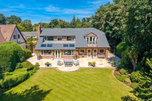 Detached House Main Photo