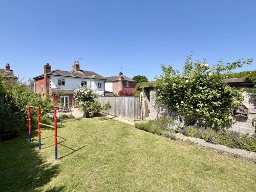 End Terraced House Photo 4
