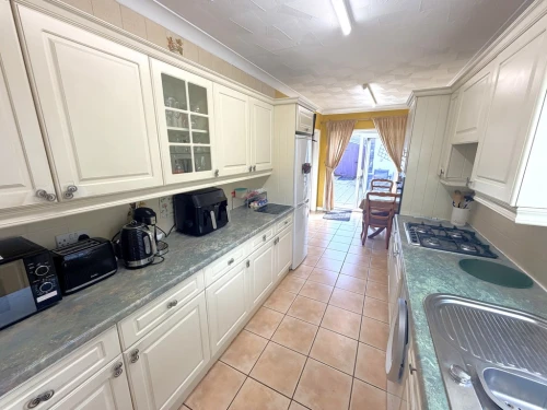 Detached Bungalow Photo 3