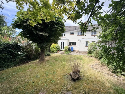 Semi-Detached House Photo 4