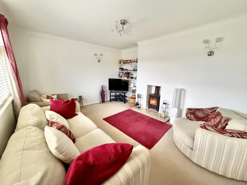 Detached Bungalow Photo 2