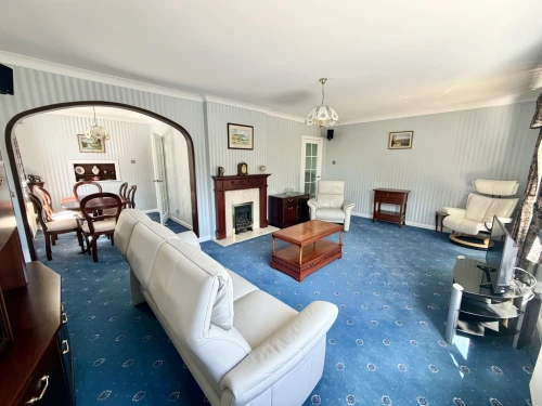 Detached House Photo 2