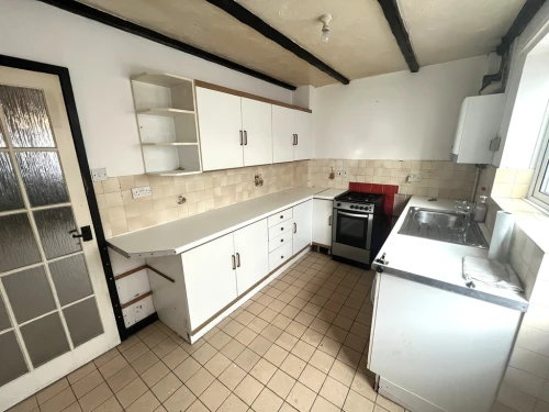 End Terraced House Photo 3