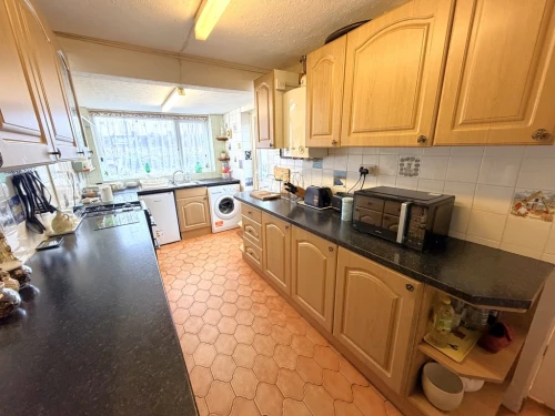 End Terraced House Photo 3
