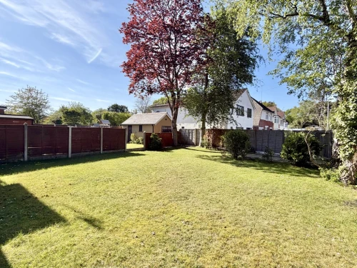 Detached House Photo 3