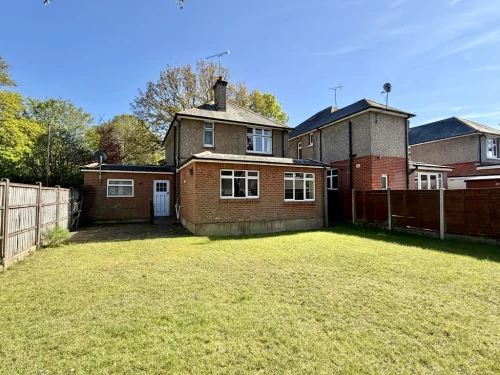 Detached House Photo 4