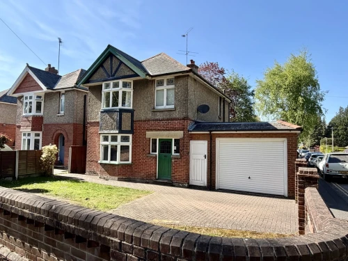 Detached House Main Photo