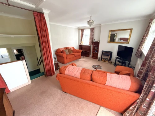 Detached House Photo 2