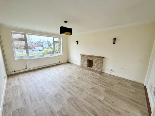 Detached House Photo 2