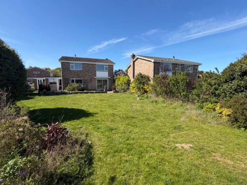 Detached House Photo 4