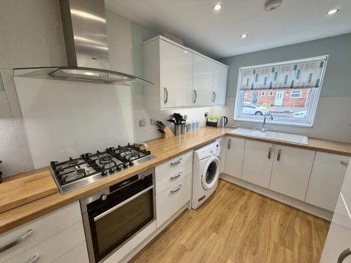 Semi-Detached House Photo 3