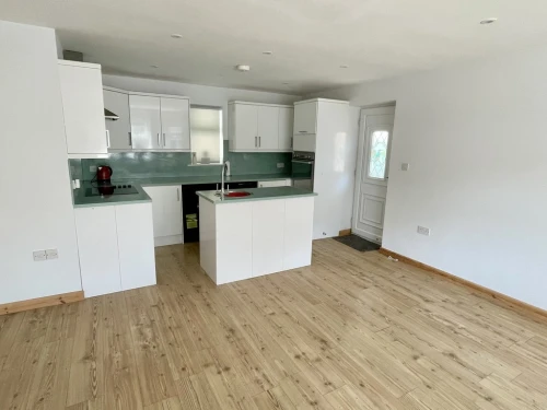 Detached Bungalow Photo 4