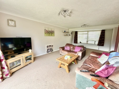 Detached House Photo 2