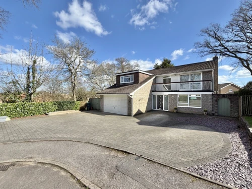 Detached House Main Photo