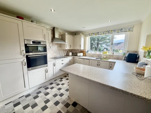 Detached House Photo 3