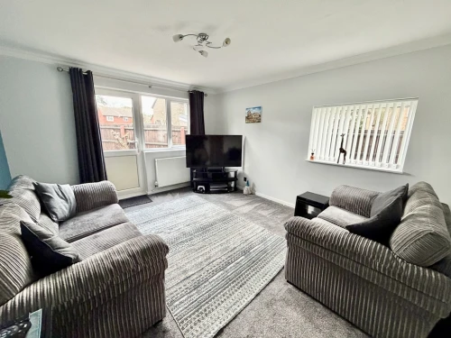 End Terraced House Photo 2
